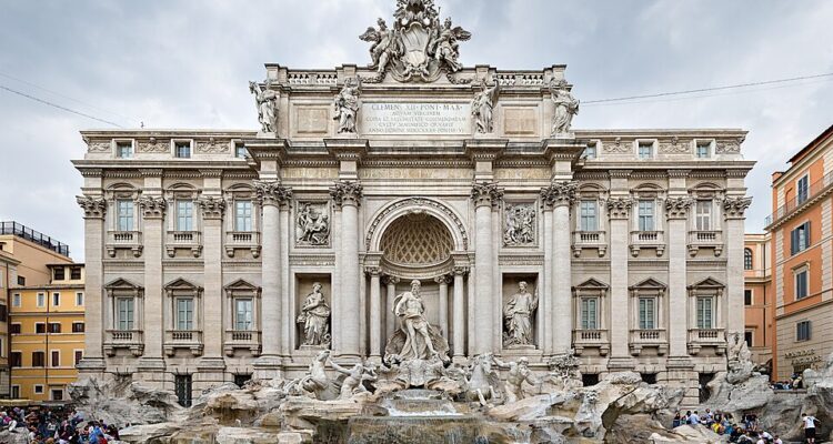 La Fontaine de Trevi à Rome, monument baroque du XVIIIe siècle