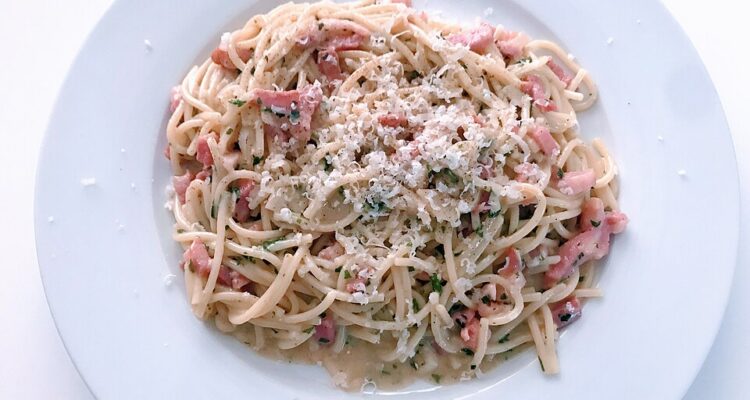 Spaghetti alla carbonara, plat emblématique de la cuisine romaine